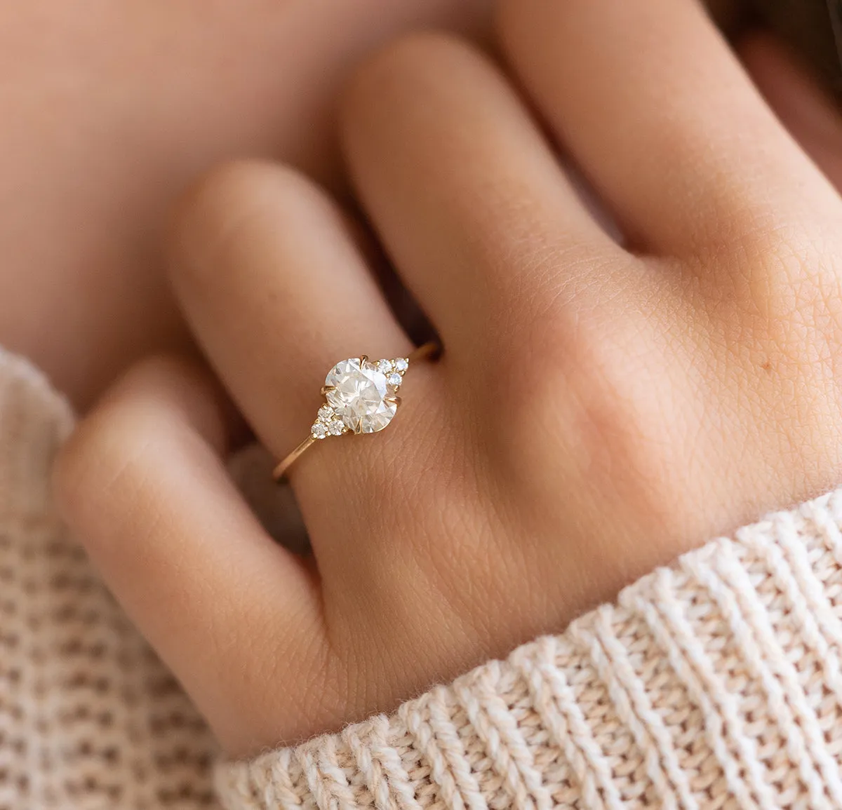 1.07 cttw. Oval Diamond Ring