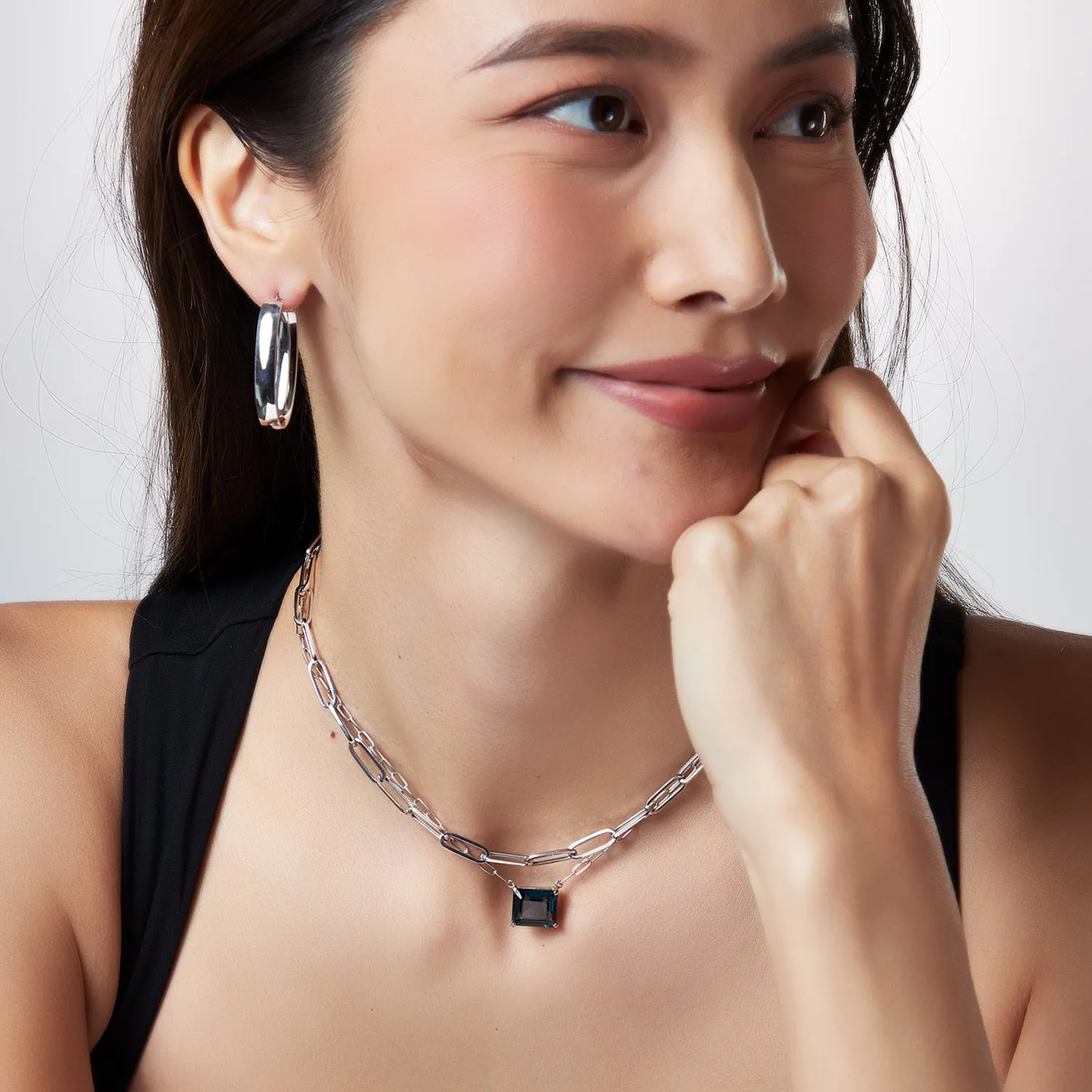 Leslie Oval Hoops Earrings in 14k