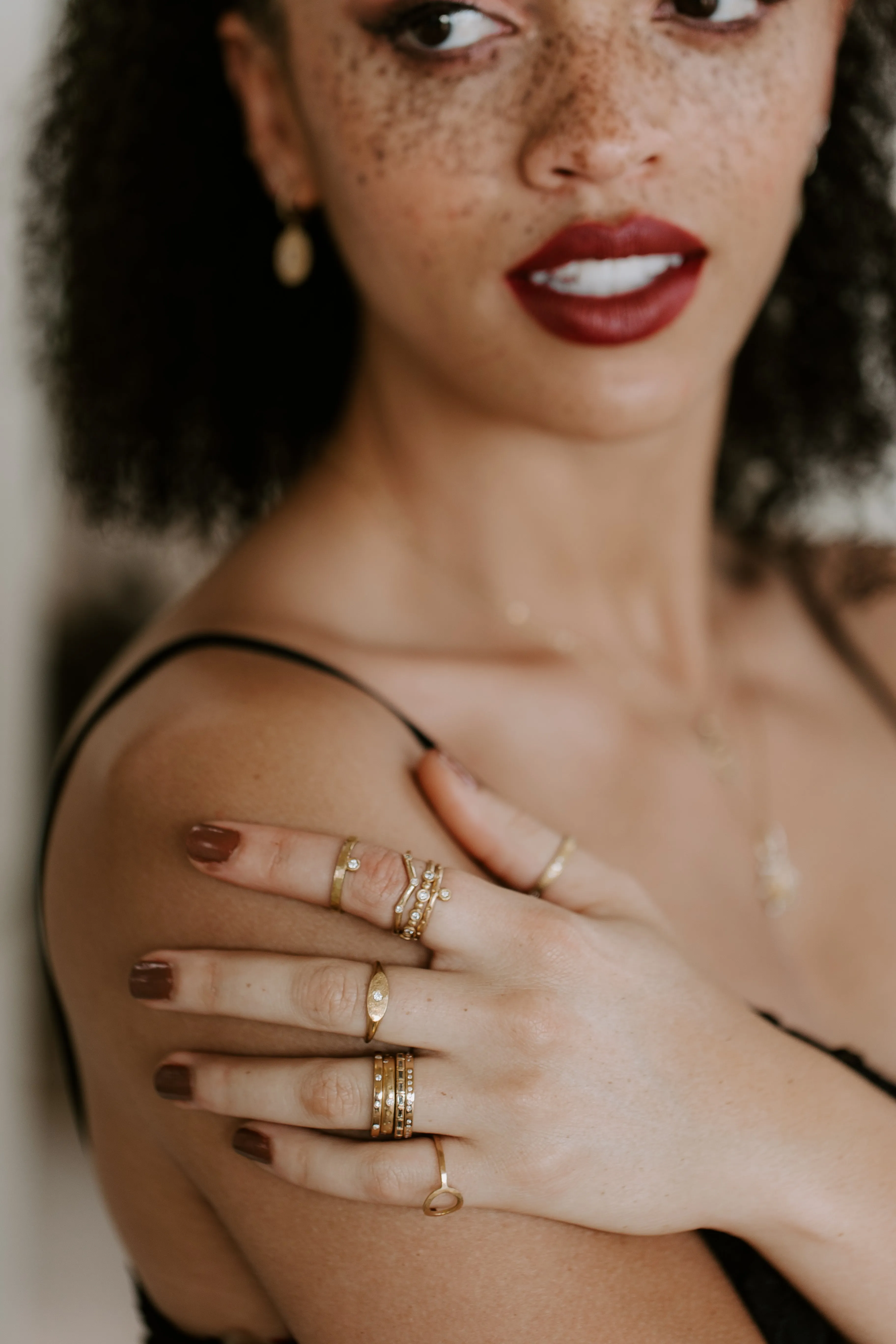 Oval Diamond Signet - Gold