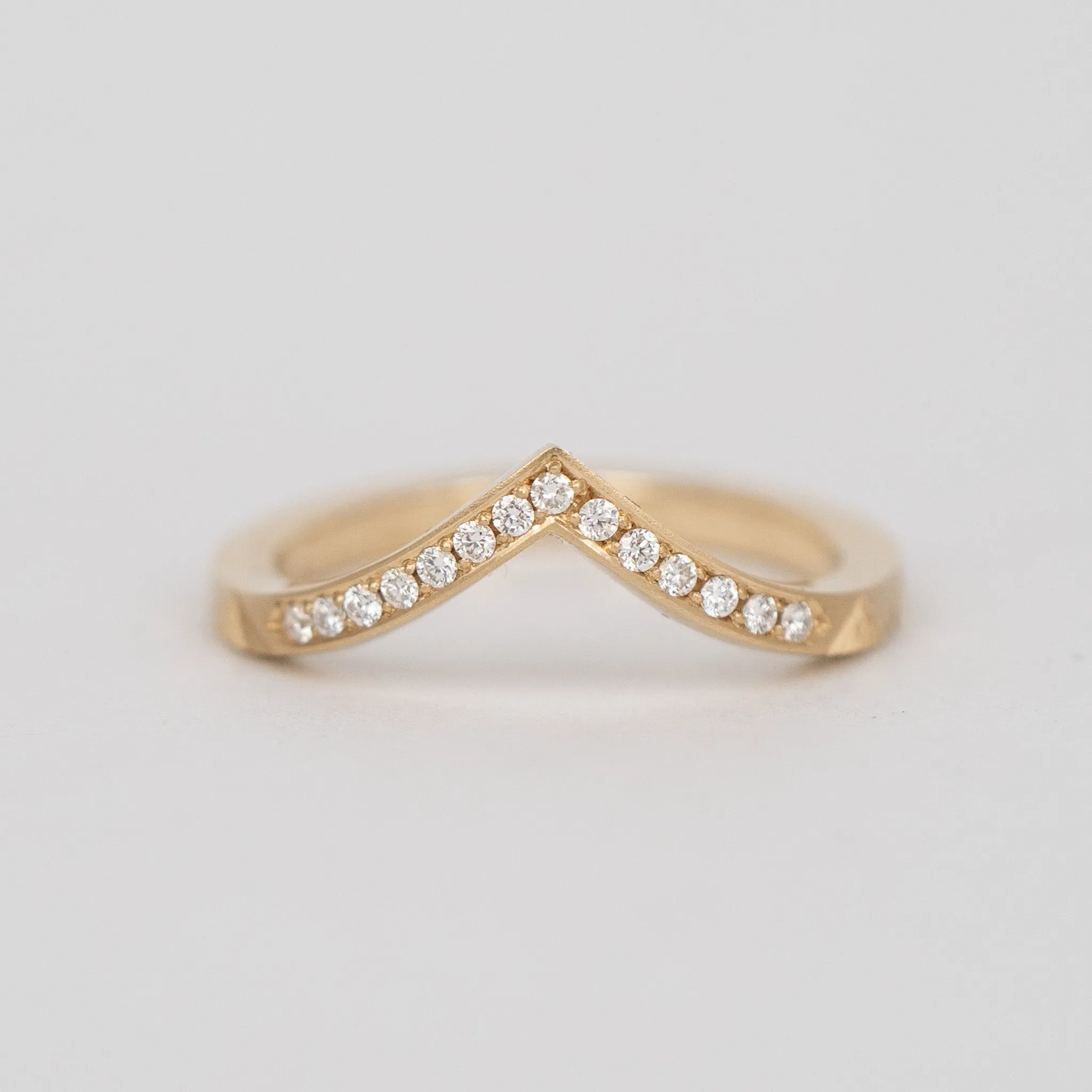 White Diamond Pavé Peak Aurelia Band